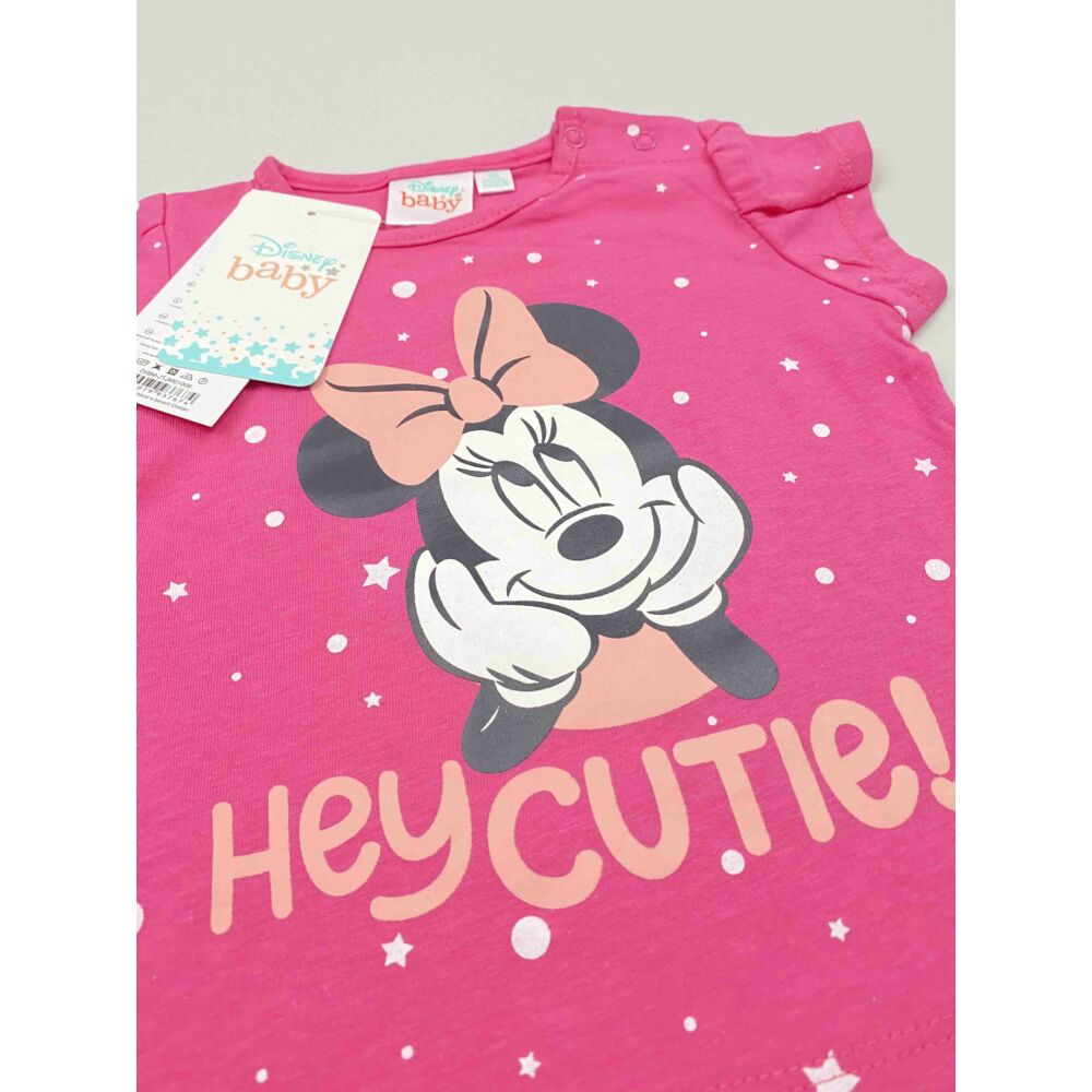 Kislány Disney rövid ujjú rózsaszín alapon Minnie filmnyomott motívummal és hey cutie! felirattal, közeli kép