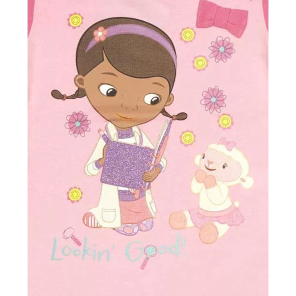 Disney pamut kislány masnis póló, rózsaszín, elején Dr. Plüssi filmnyomott mintával közeli kép.