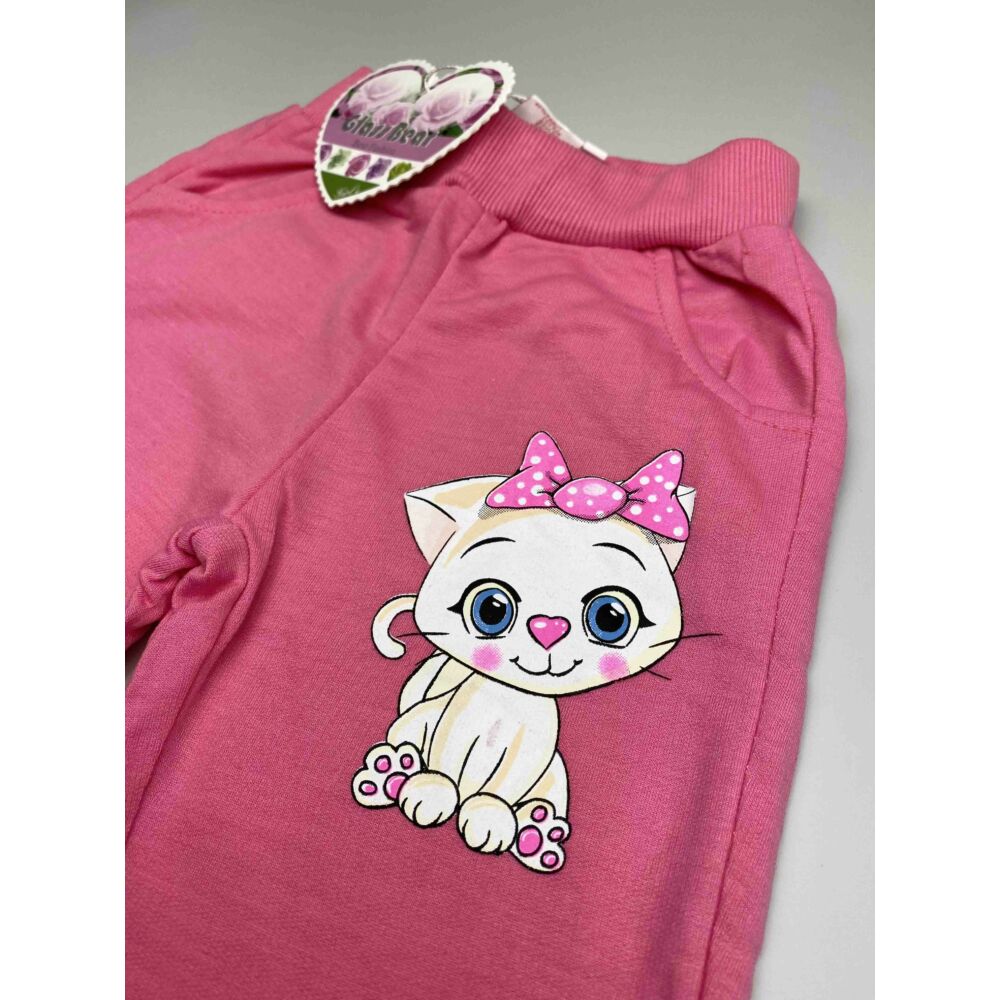 Közép rózsaszín magas pamuttartalmú cica mintás kislány szabadidő nadrág, elején zsebekkel, dereka humis, passzés szárvéggel, közeli minta kép.