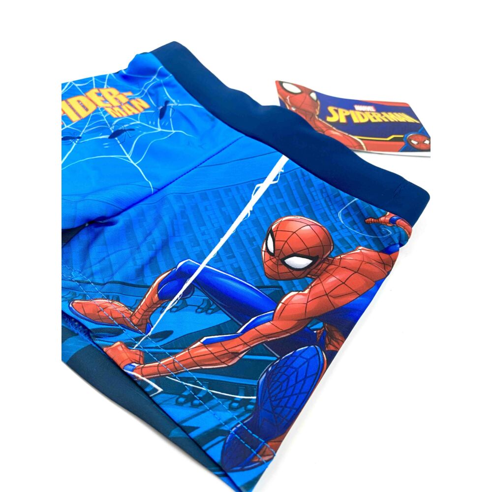 Marvel Pókember mintás kisfiú fürdőnadrág sötétkék színben. Az úszónadrág dereka gumis, és belül aktív kötős közeli kép.