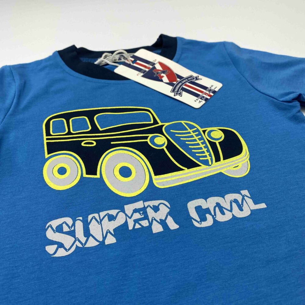 Kisfiú nyári két részes rövid pizsama, kék felső és kék alsó részén is autó mintával, dereka gumis