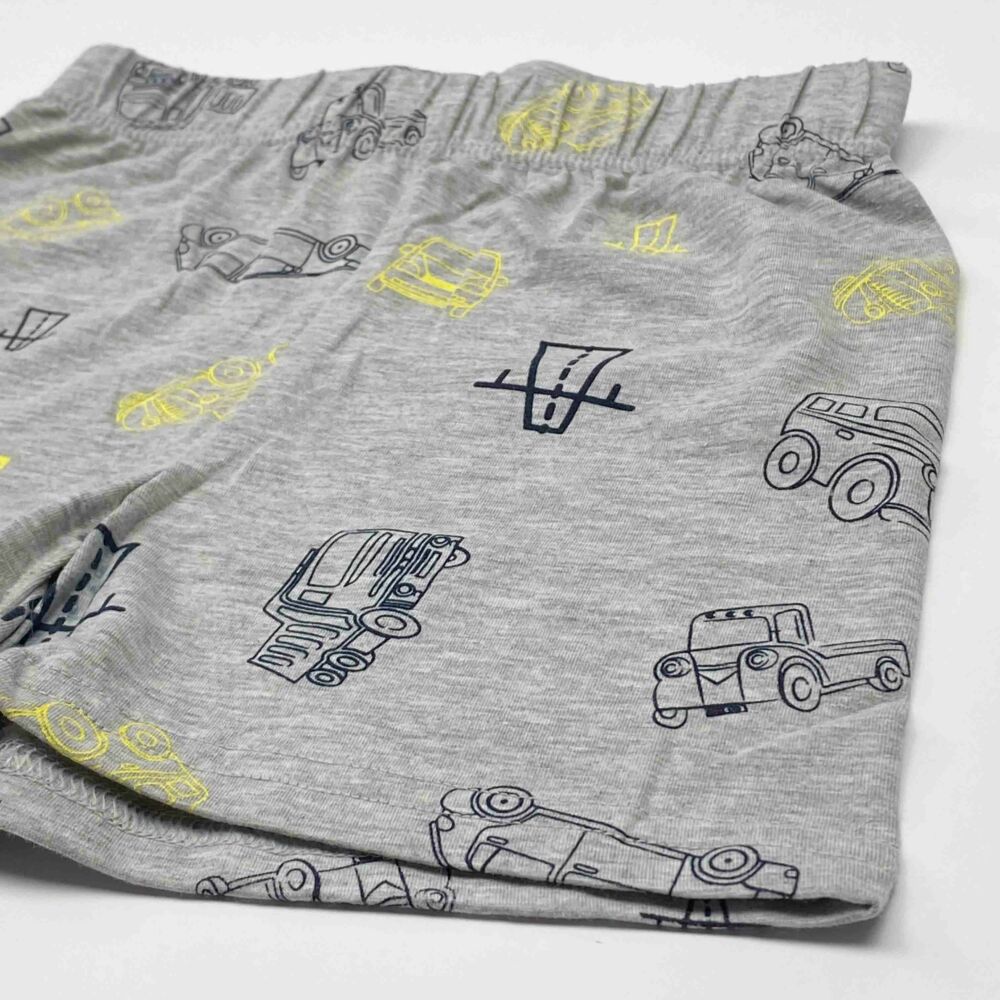 Kisfiú nyári két részes rövid pizsama, szürke felső és szürke alsó részén is autó mintával, dereka gumis